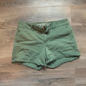 American eagle Midi Shorts Green